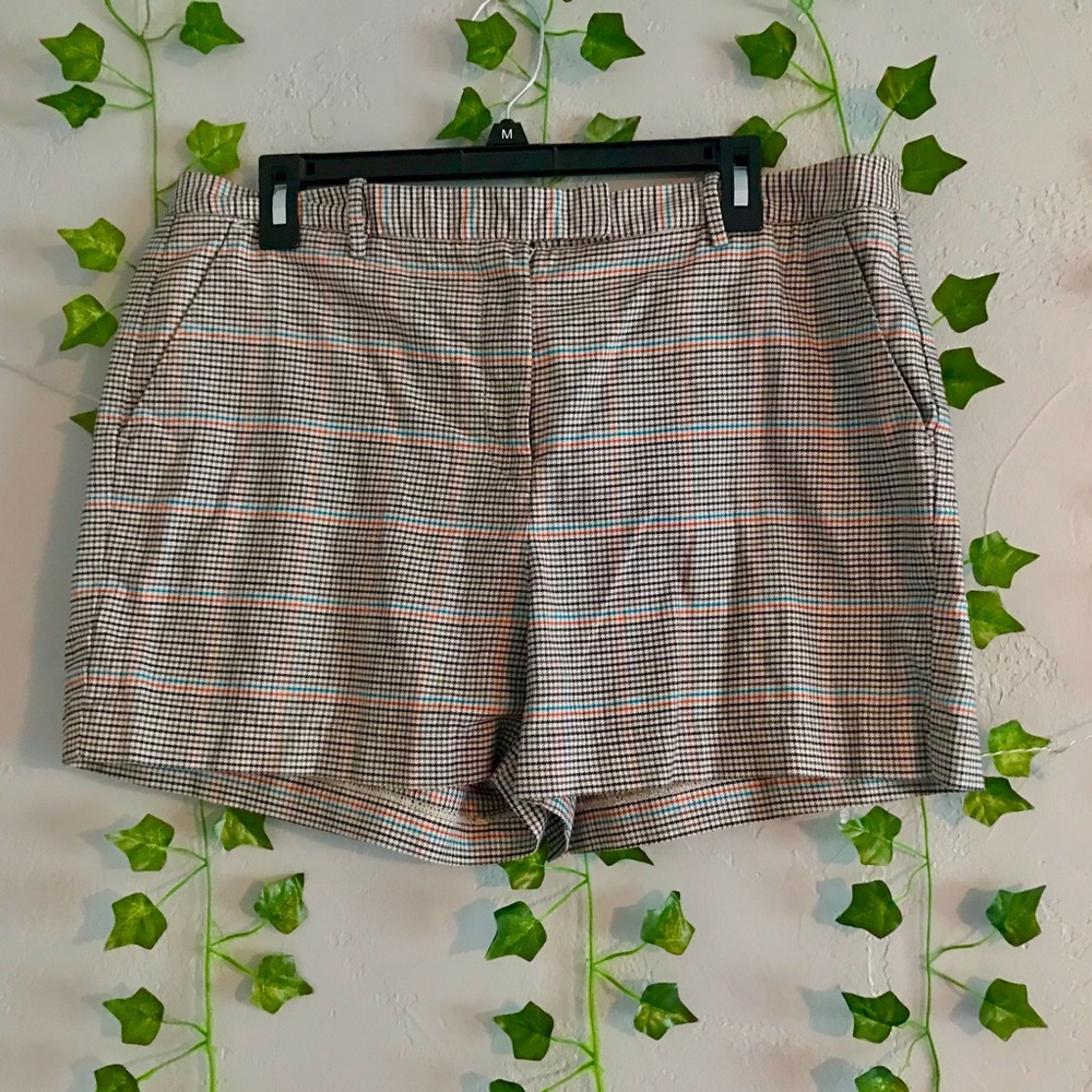 Tommy Hilfiger Plaid Shorts Size: 14